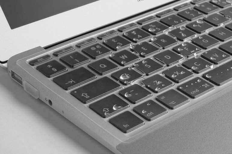 Apple Macbook 15.4' Pro A1286 Retina Zore Klavye Koruyucu Şeffaf Silikon Ped